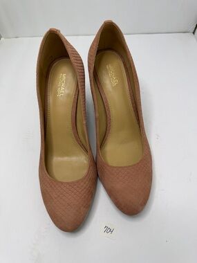 MICHAEL Kors Dusky Pink Textured Almond Toe Pumps Size 7.5